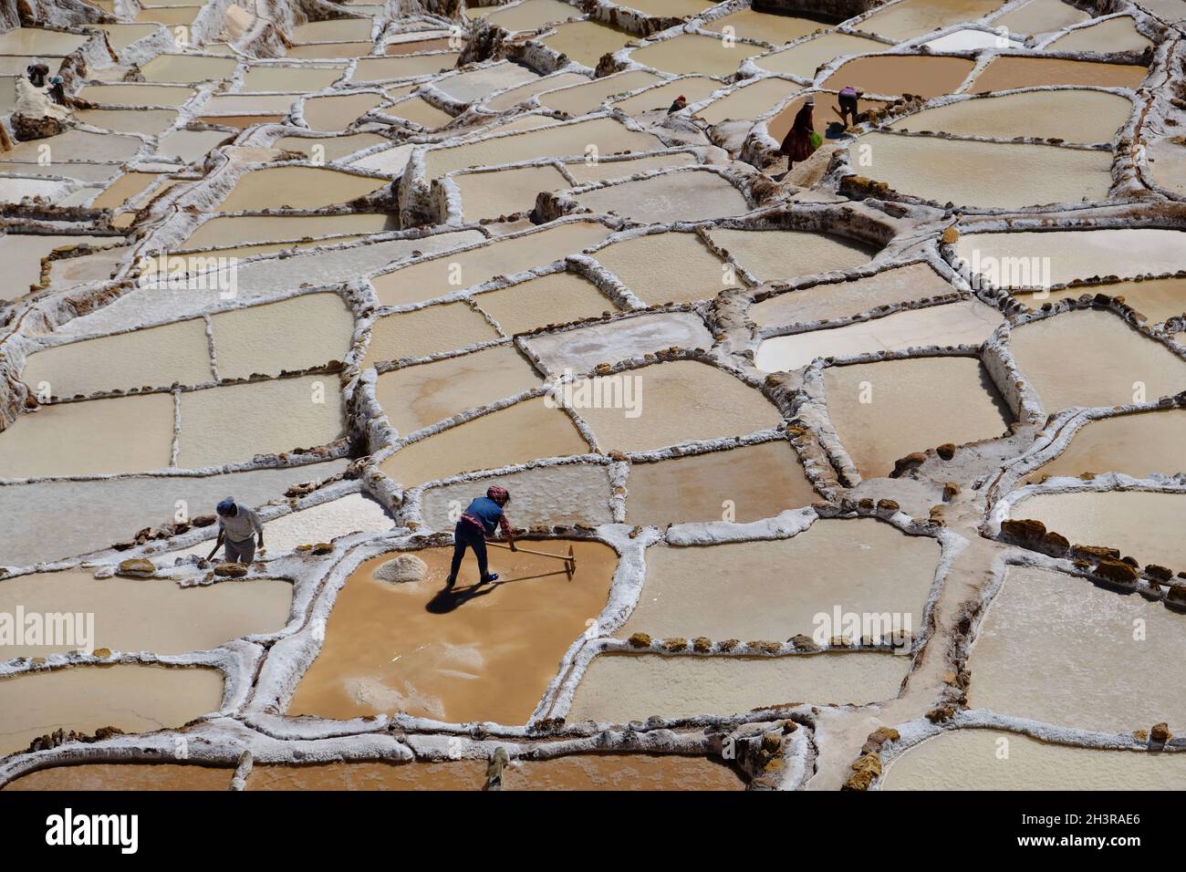 Peru Maras - Salzminen von Maras - Salineras de Maras Stockfoto