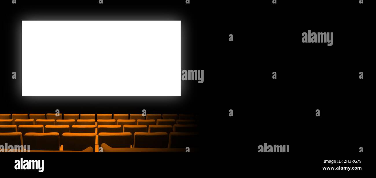 Kino-Kino mit orangefarbenen Sitzen und einer weißen Leinwand. Horizontales Banner Stockfoto