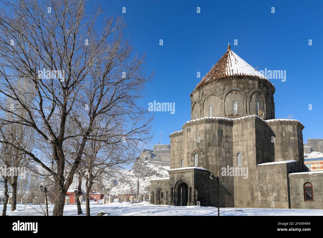 Die Kümbet Moschee oder die Kirche der Apostel ist ein historisches Gebäude in Kars. Es wird als die Hagia Sophia des Ostens beschrieben. Stockfoto