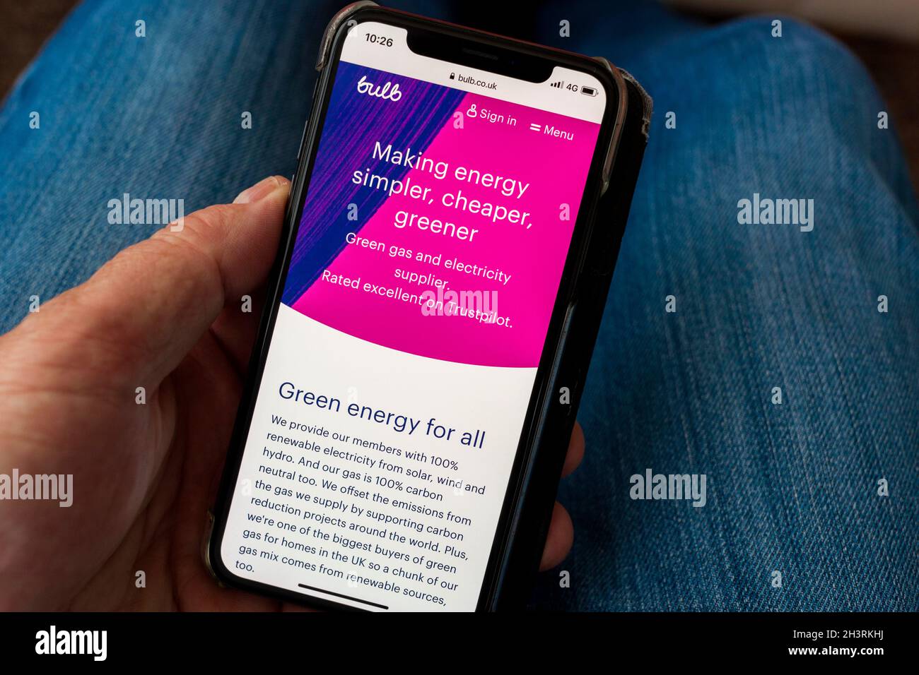 Website „Bulb Energy“ auf einem Mobiltelefon angezeigt Stockfoto