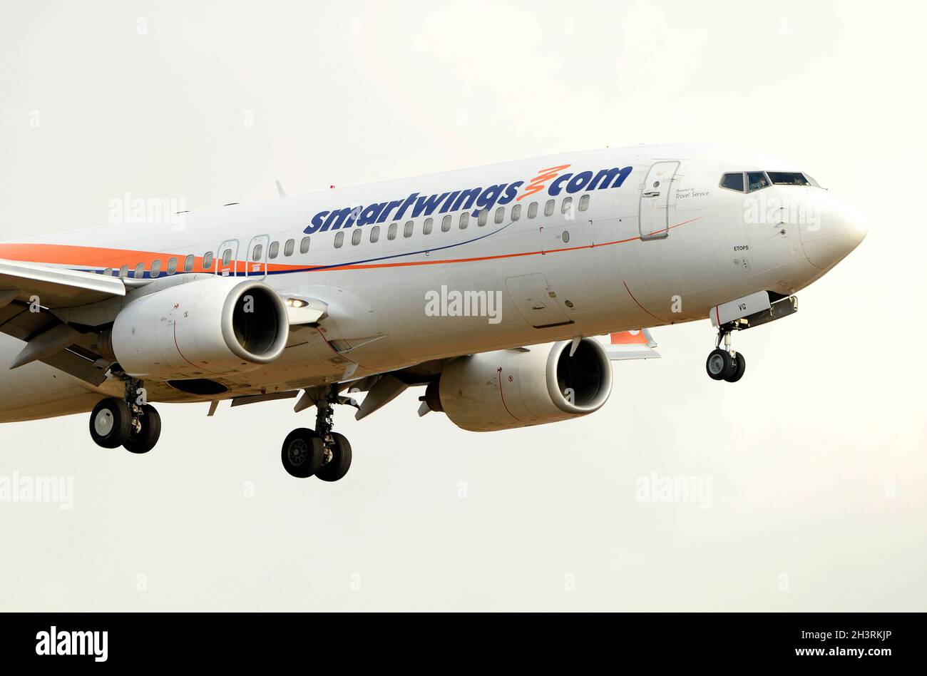 Boeing 737 Flugzeug der Firma Smart Wings, Registrierung OK-TVG, nähert sich Palma de Mallorca Flughafen Stockfoto