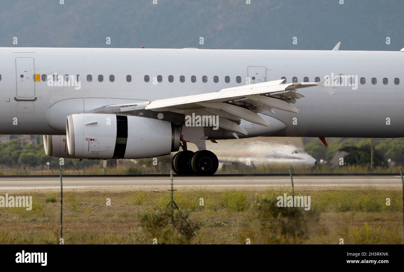 Airbus A321 Flugzeug der deutschen Lufthansa, Registrierung D-AIRY, nähert sich dem Flughafen Palma de Mallorca Stockfoto