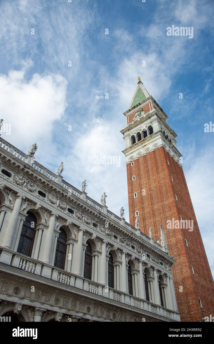 Blick auf das campanile am Markusplatz in Venedig, Italien Stockfoto