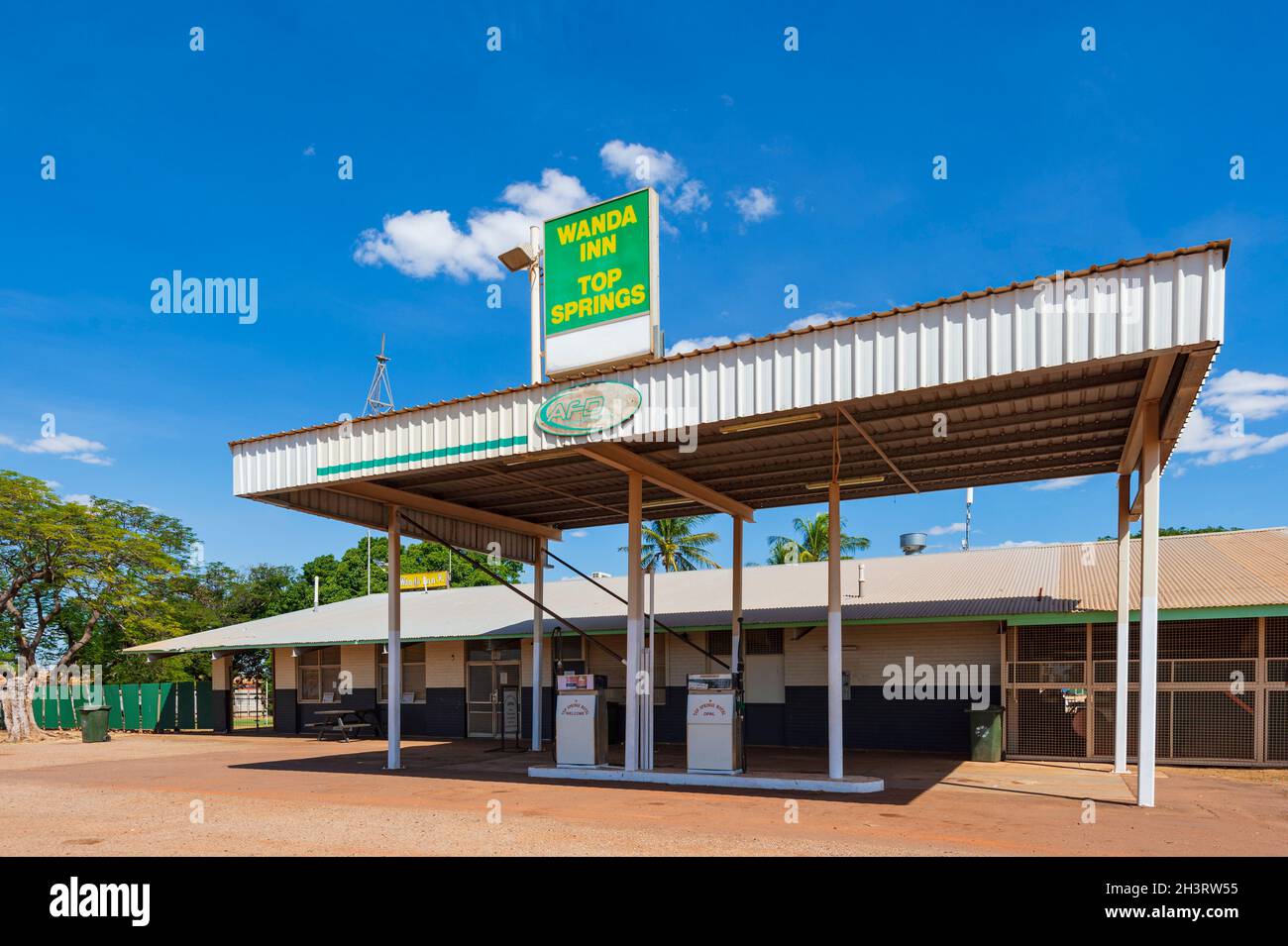 Wanda Inn Tankstelle in Top Springs am abgelegenen Buchanan Highway, Northern Territory, NT, Australien Stockfoto