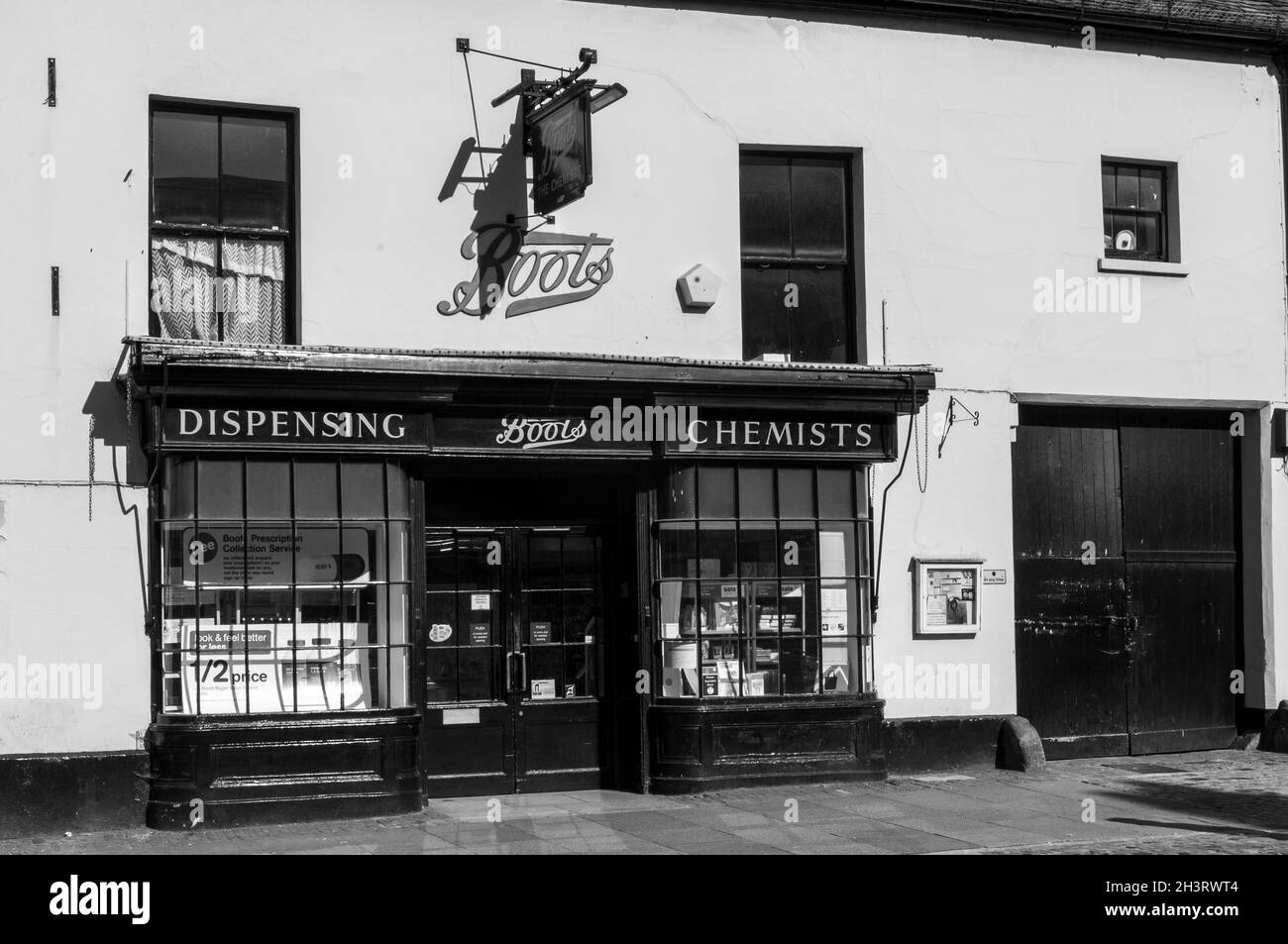 Boots the Chemist Traditional Shop Front, North Street, Midhurst, West Sussex, England, VEREINIGTES KÖNIGREICH Stockfoto