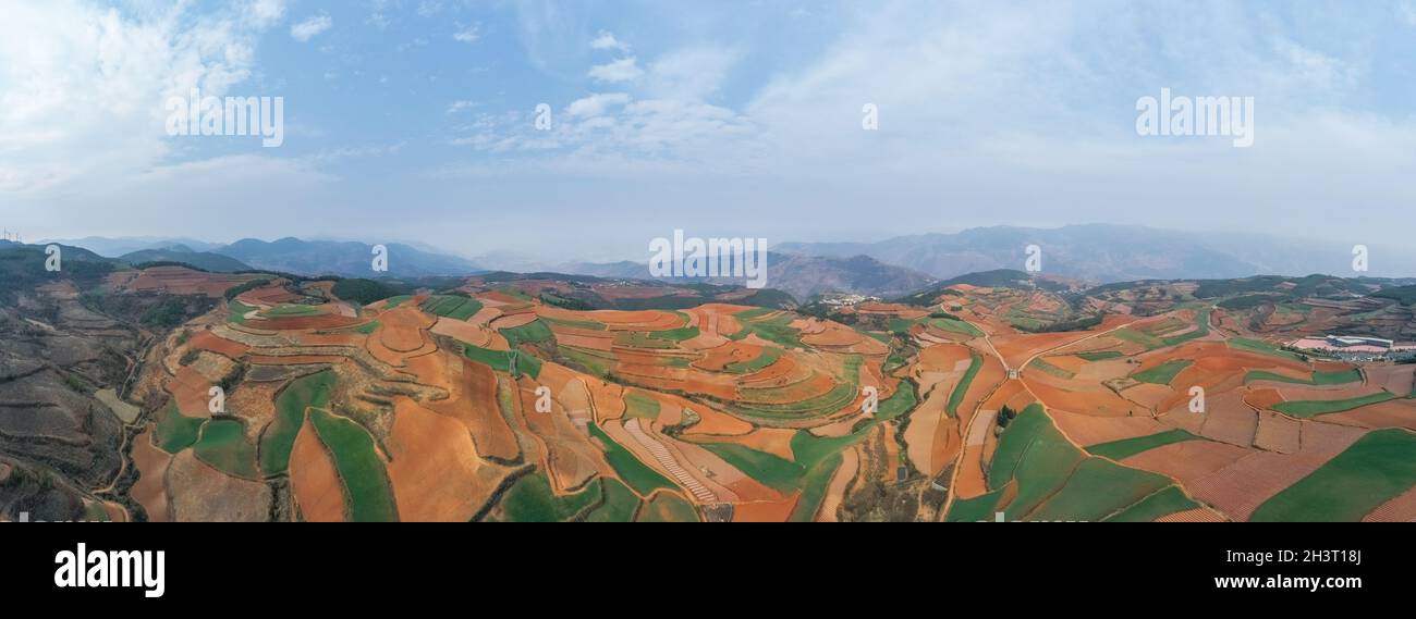 Panoramablick auf die rote Landschaft von yunnan Stockfoto