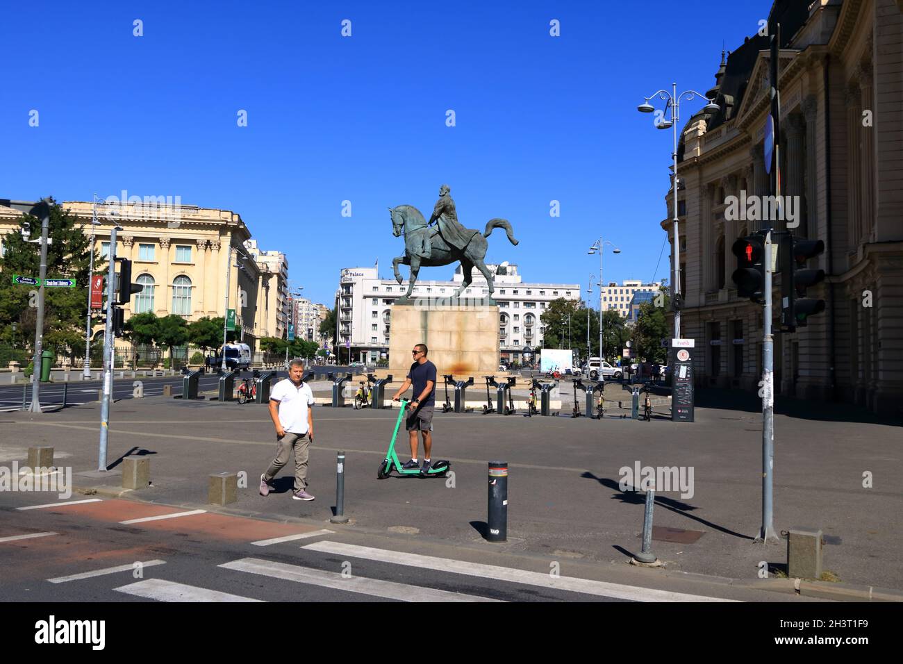 September 4 2021 - Bukarest in Rumänien: Die alte Zentraluniversitätbibliothek in Bukarest befindet sich in der 'Calea Victoriei' Avenue in der Nähe des Verfassungsplatzes Stockfoto