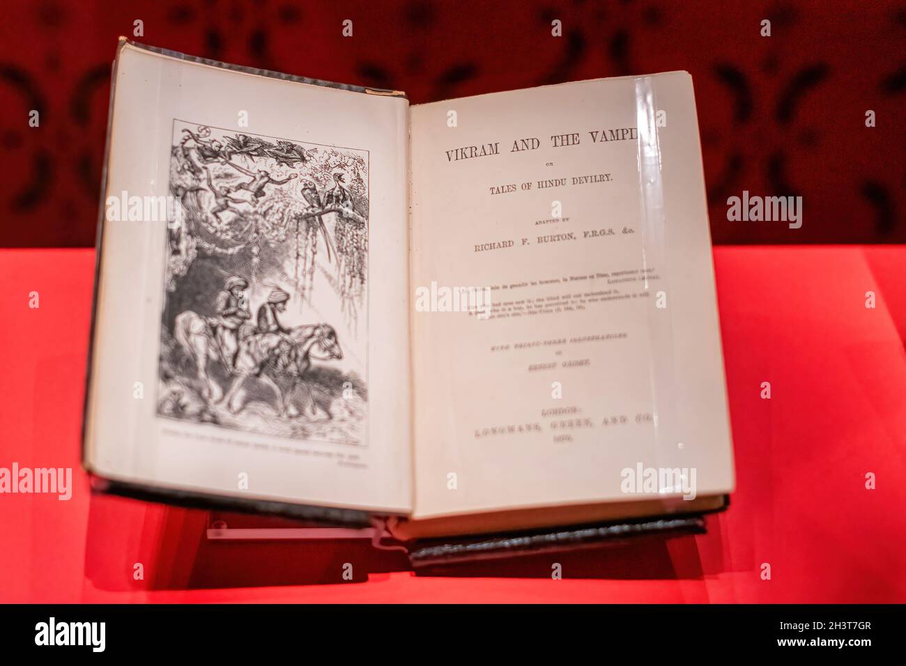 Toronto, Ontario, Kanada-15. November 2019: Alte Kopie des Romans „Vikram und der Vampir“. Das Royal Ontario Museum wird die „Blutsauger: Legenden“ eröffnen Stockfoto