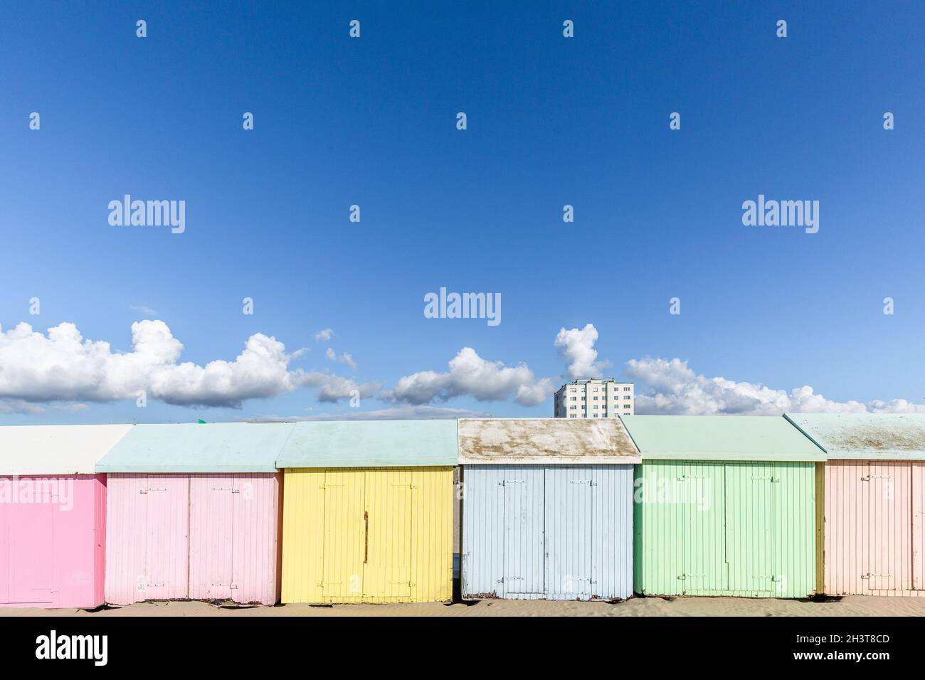 Bunte Strandhütten am Berck-Plage. Opal Coast, Frankreich Stockfoto