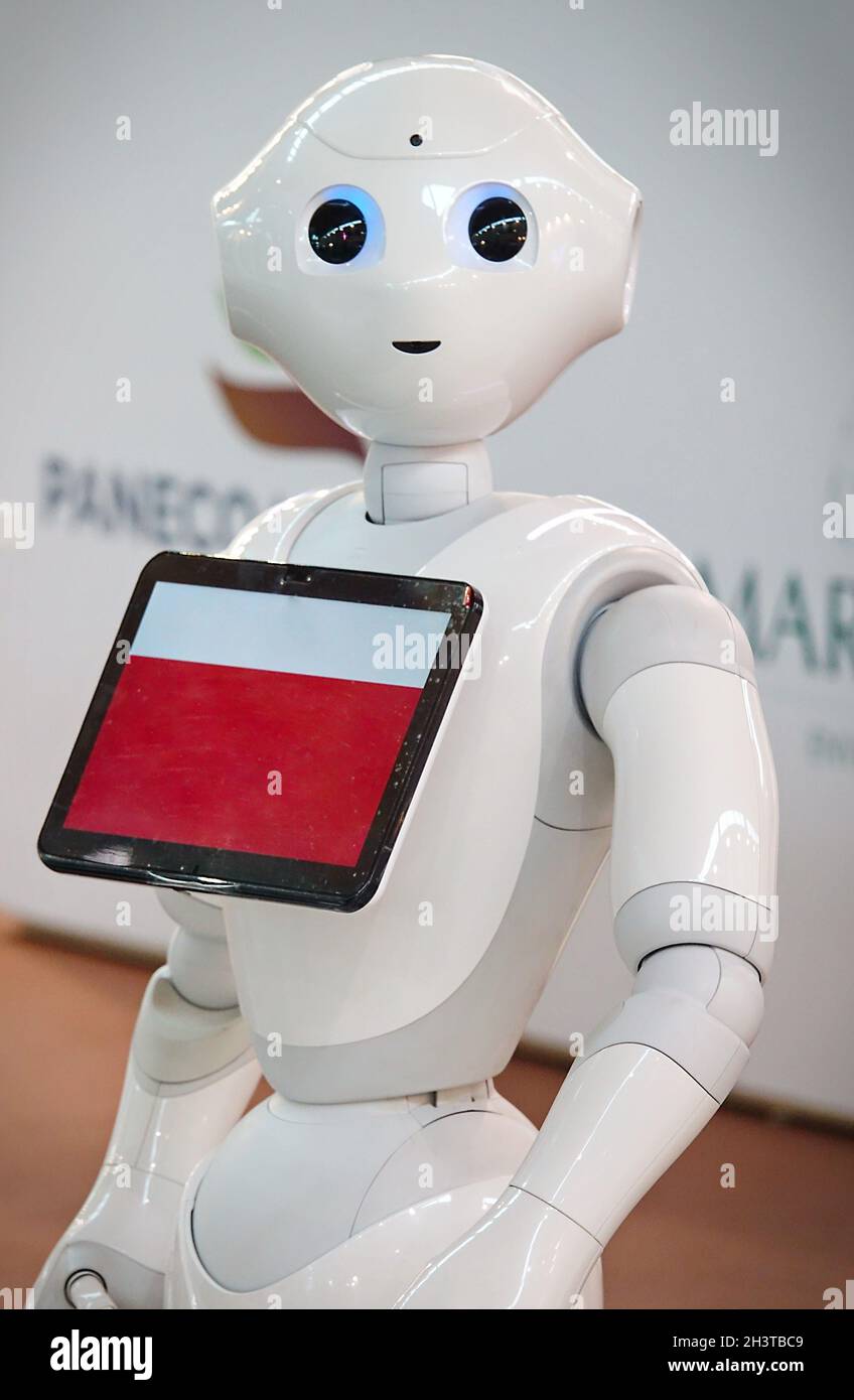 „Pepper“-Roboterassistent mit Informationsbildschirm, der Informationen zur Verfügung stellen muss. Mailand, Italien - Oktober 2021 Stockfoto