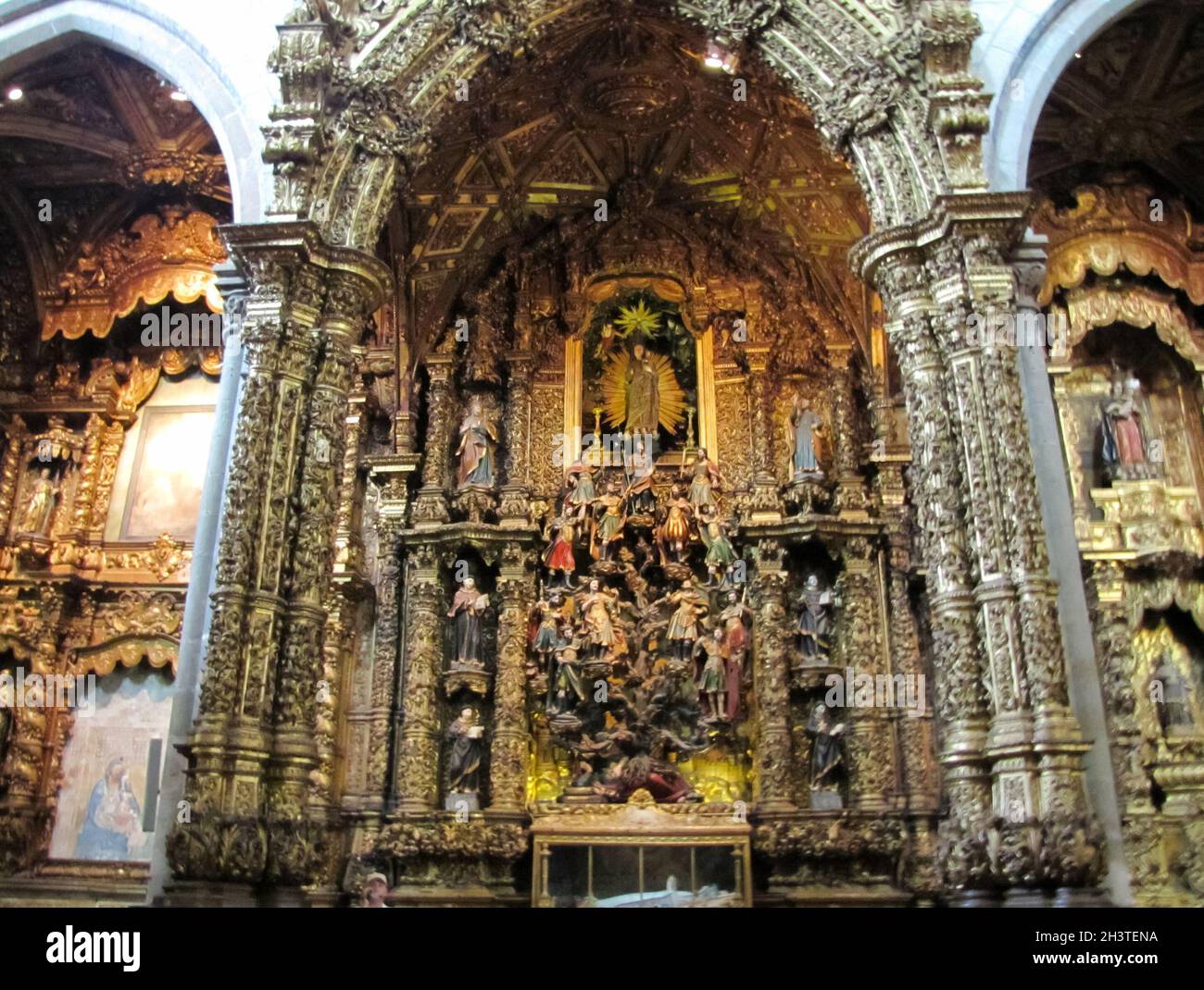 Architektur einer christlich-katholischen Kathedrale im stolzen Porto, Portugal. Stockfoto