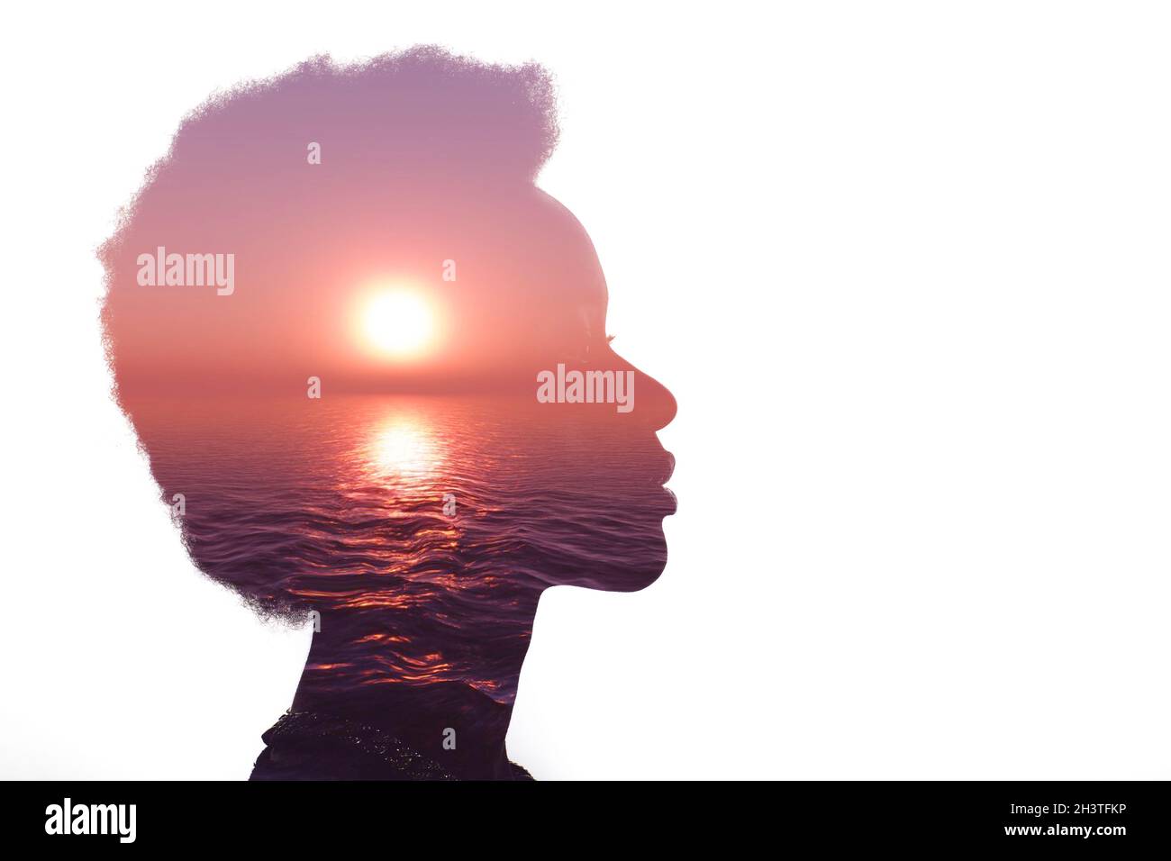 Mehrfachbelichtung mit Sonnenaufgang und Meer in der Silhouette der Frau. Psychologiekonzept Stockfoto