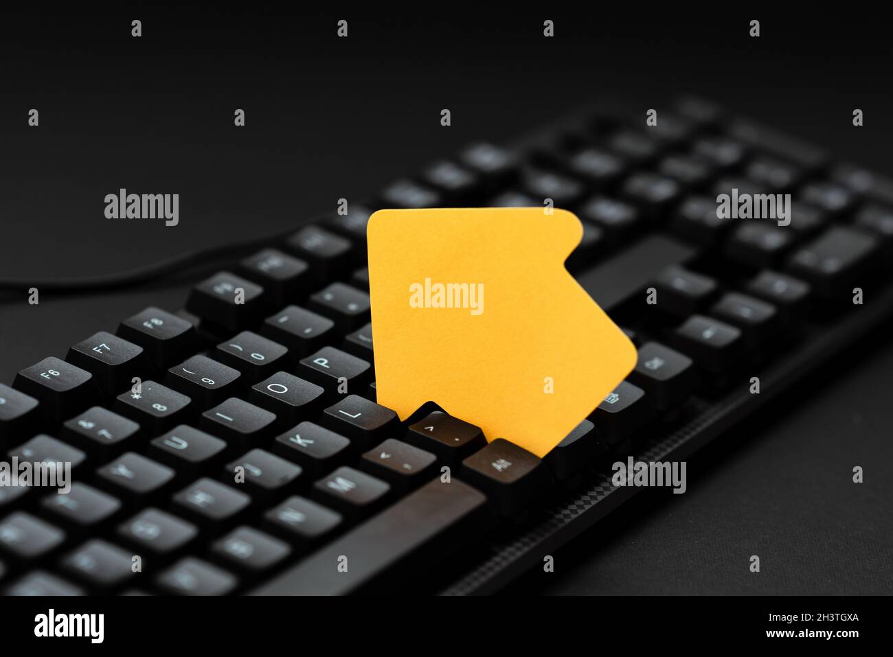 Kopieren Alter Ideen Erstellen Neuer, Übertragen Schriftlicher Notizen, Eingeben Von Computercodes, Schreibmaschinenschreiben Von Transkripten, Neubeginn Stockfoto