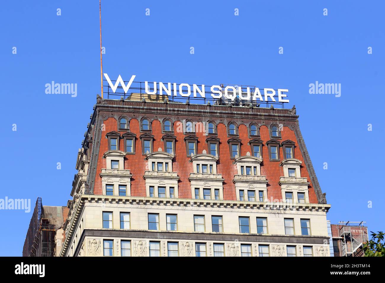 W New York Union Square, 201 Park Ave S, New York, NY. Außenansicht eines Hotels in einem historischen beaux Arts-Gebäude. Stockfoto