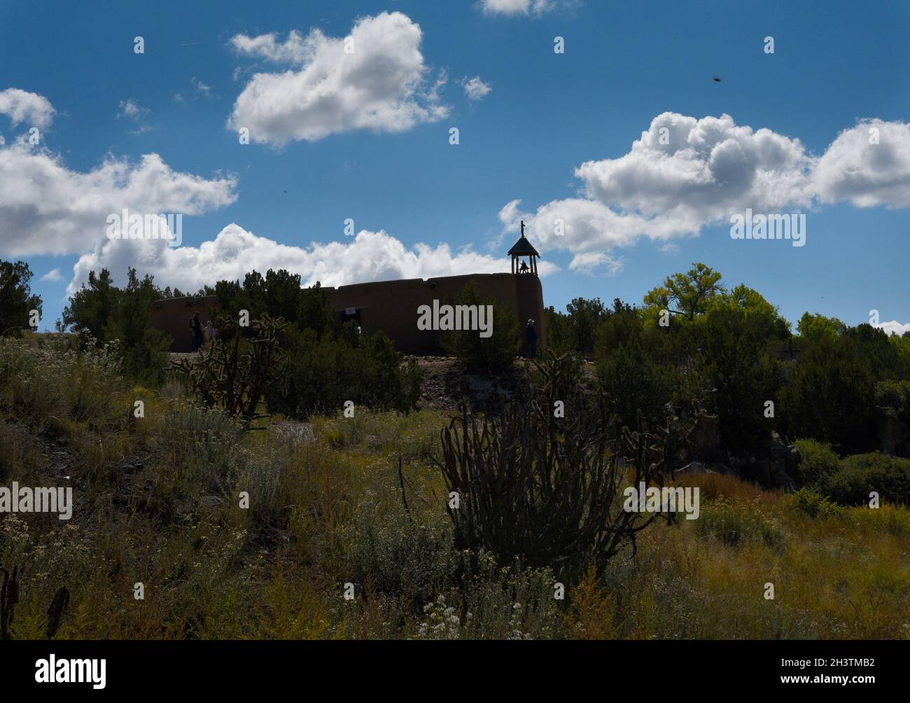 Eine adobe-Kapelle in El Rancho de las Golondrinas lebendes Geschichtsmuseum und Komplex in der Nähe von Santa Fe, New Mexico. Stockfoto