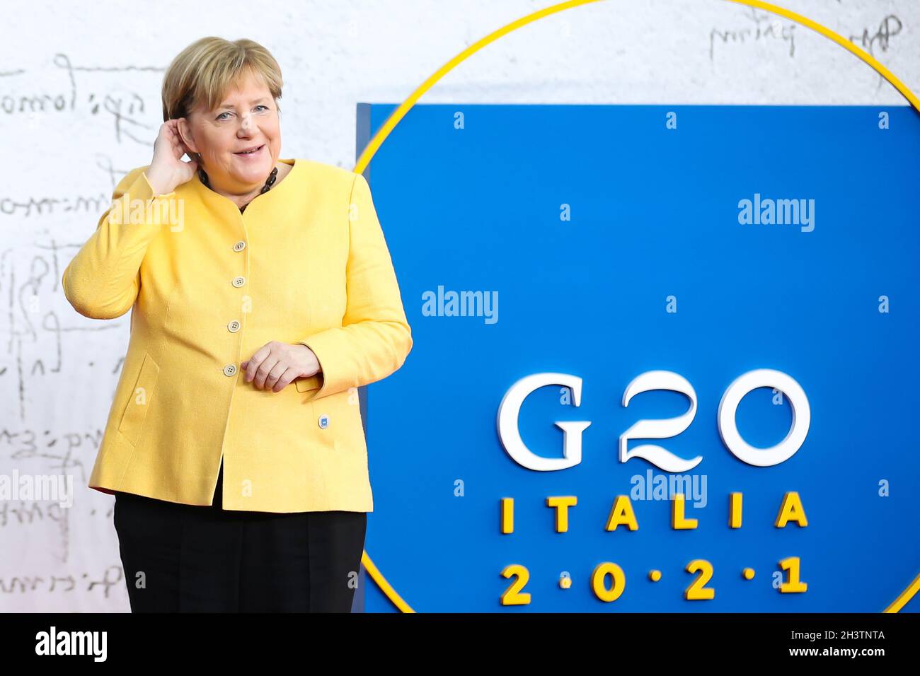 Rom, Italien. Oktober 2021. (211030) -- ROM, 30. Oktober 2021 (Xinhua) -- die deutsche Bundeskanzlerin Angela Merkel kommt zum Gipfel der Gruppe der zwanzig (G20) Führer in Rom, Italien, am 30. Oktober 2021. Der 16. G20-Gipfel hat hier am Samstag seinen Auftakt gemacht. (Xinhua/Zhang Cheng) Quelle: Xinhua/Alamy Live News Stockfoto