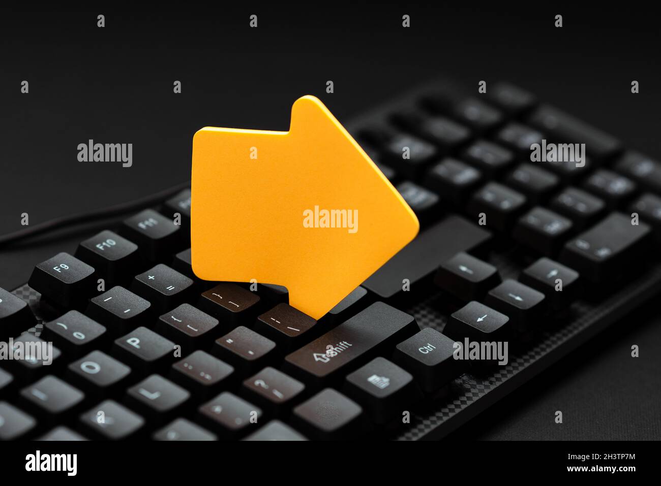 Kopieren Alter Ideen Erstellen Neuer, Übertragen Schriftlicher Notizen, Eingeben Von Computercodes, Schreibmaschinenschreiben Von Transkripten, Neubeginn Stockfoto