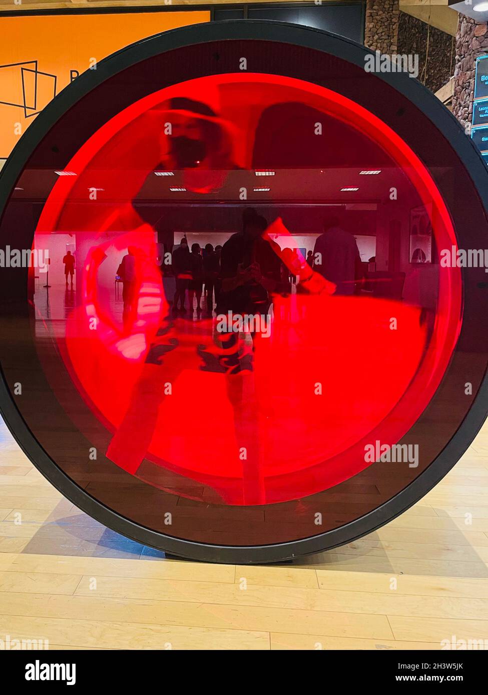 „Blood Cinema“ von Anish Kapoor in der Nähe des Eingangs zum Palm Springs Art Museum, CA Stockfoto