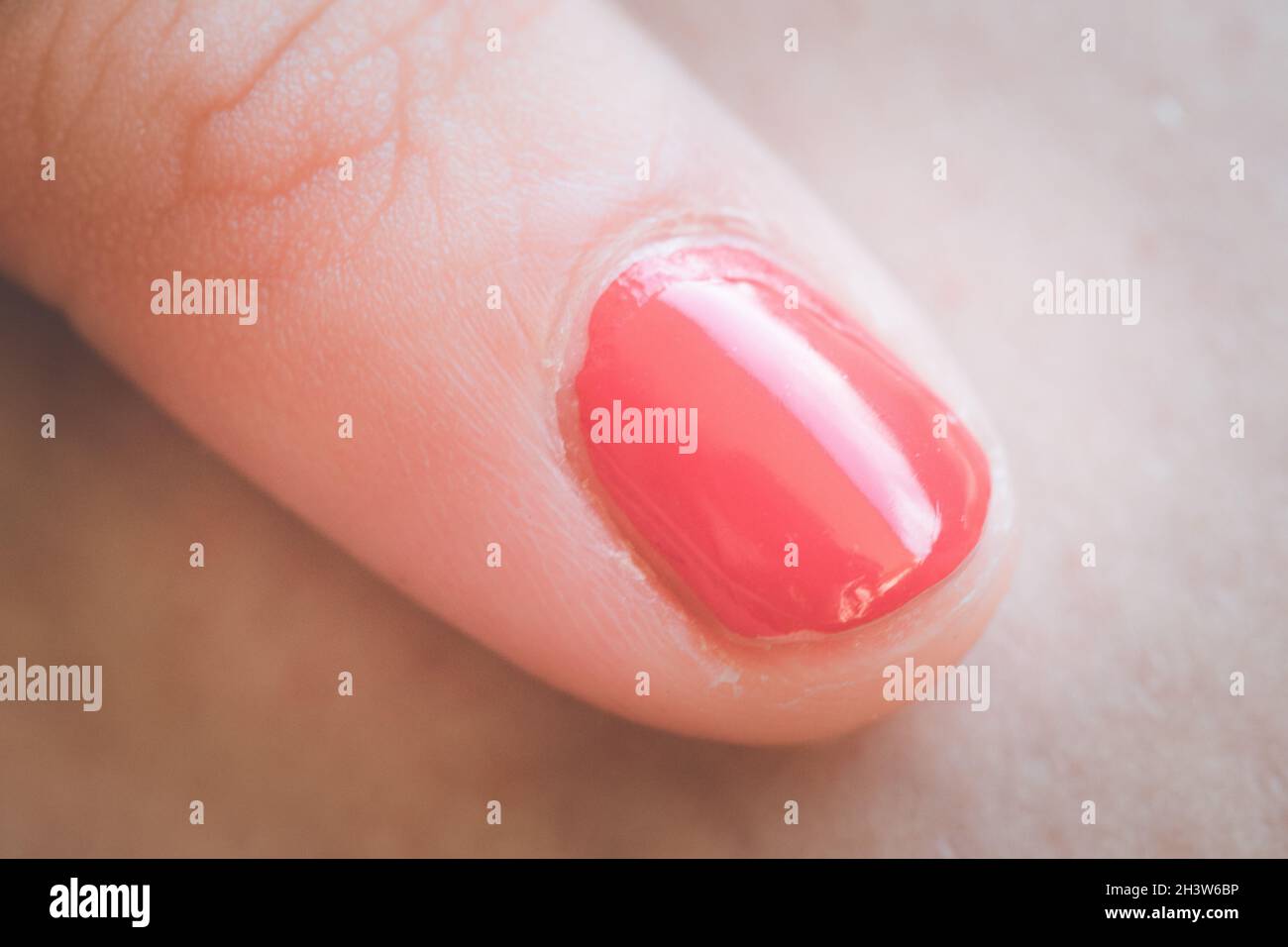 Nagellack einer jungen Frau Stockfoto