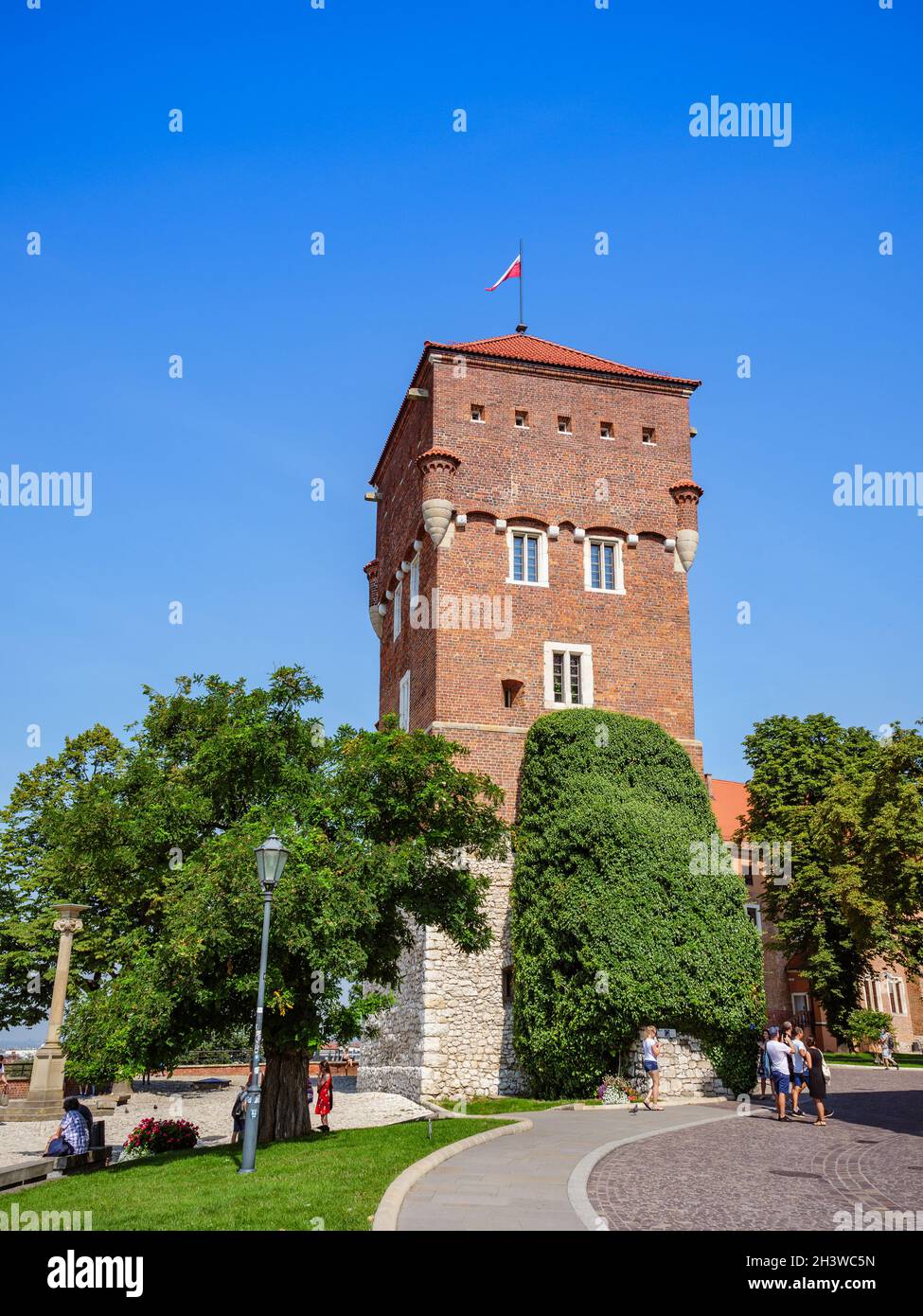 Krakau, Polen. 26. August 2019. Wawel Thief Tower in Wawel Royal Castle an einem sonnigen Sommertag. Stockfoto