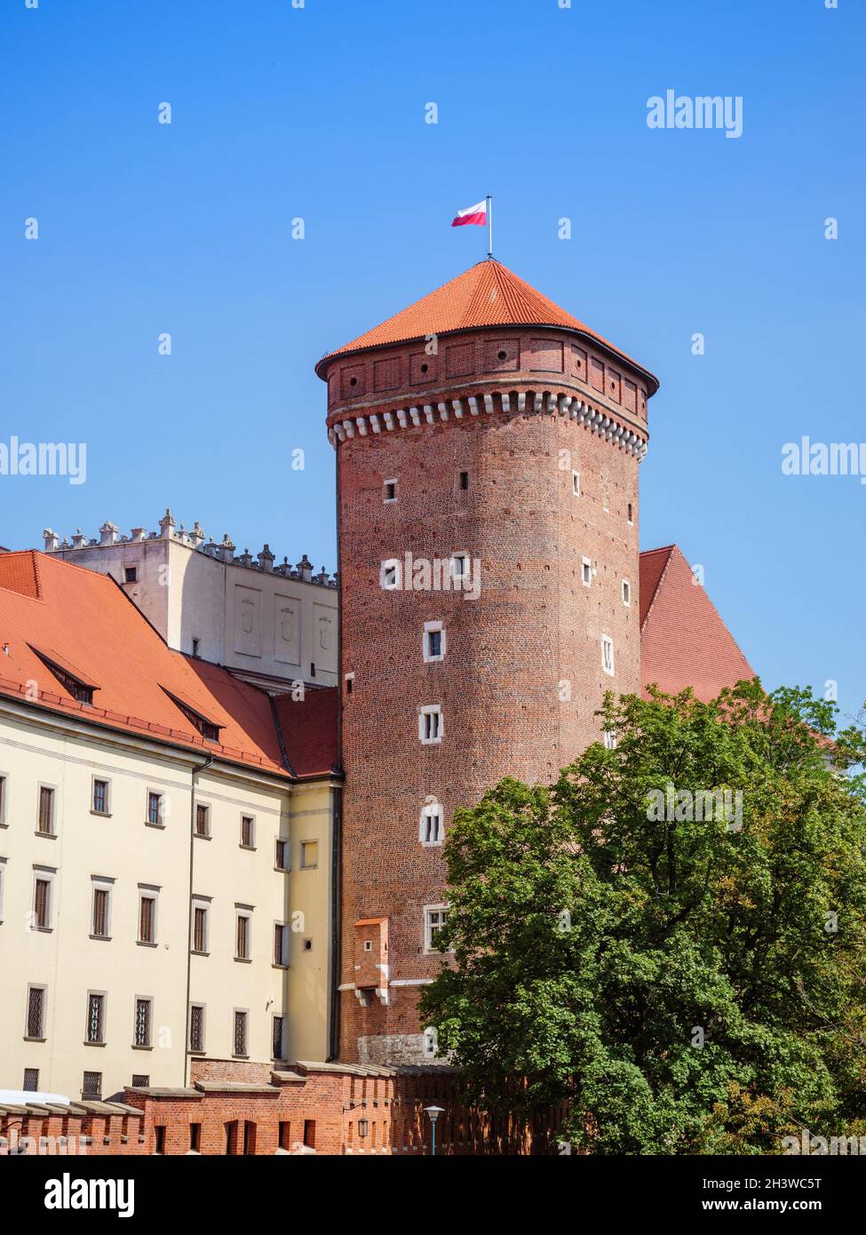 Krakau, Polen. 26. August 2019. Wawel Thief Tower in Wawel Royal Castle an einem sonnigen Sommertag. Stockfoto