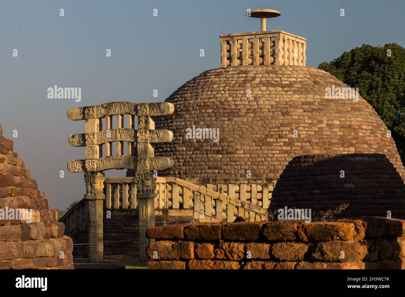 Stupa 3. Buddhistische Denkmäler in Sanchi. UNESCO-Weltkulturerbe. Sanchi, Madhya Pradesh, Indien Stockfoto