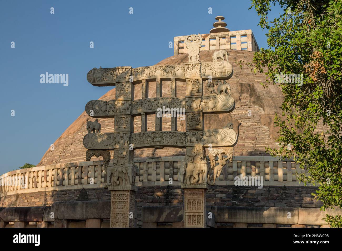 East Gateway to Great Stupa. Buddhistische Denkmäler in Sanchi. MP, Indien. Stockfoto