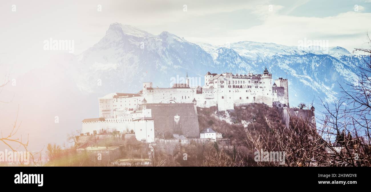 Festung Hohensalzburg: Schöne mittelalterliche Burg in Österreich, Touristenattraktion Stockfoto