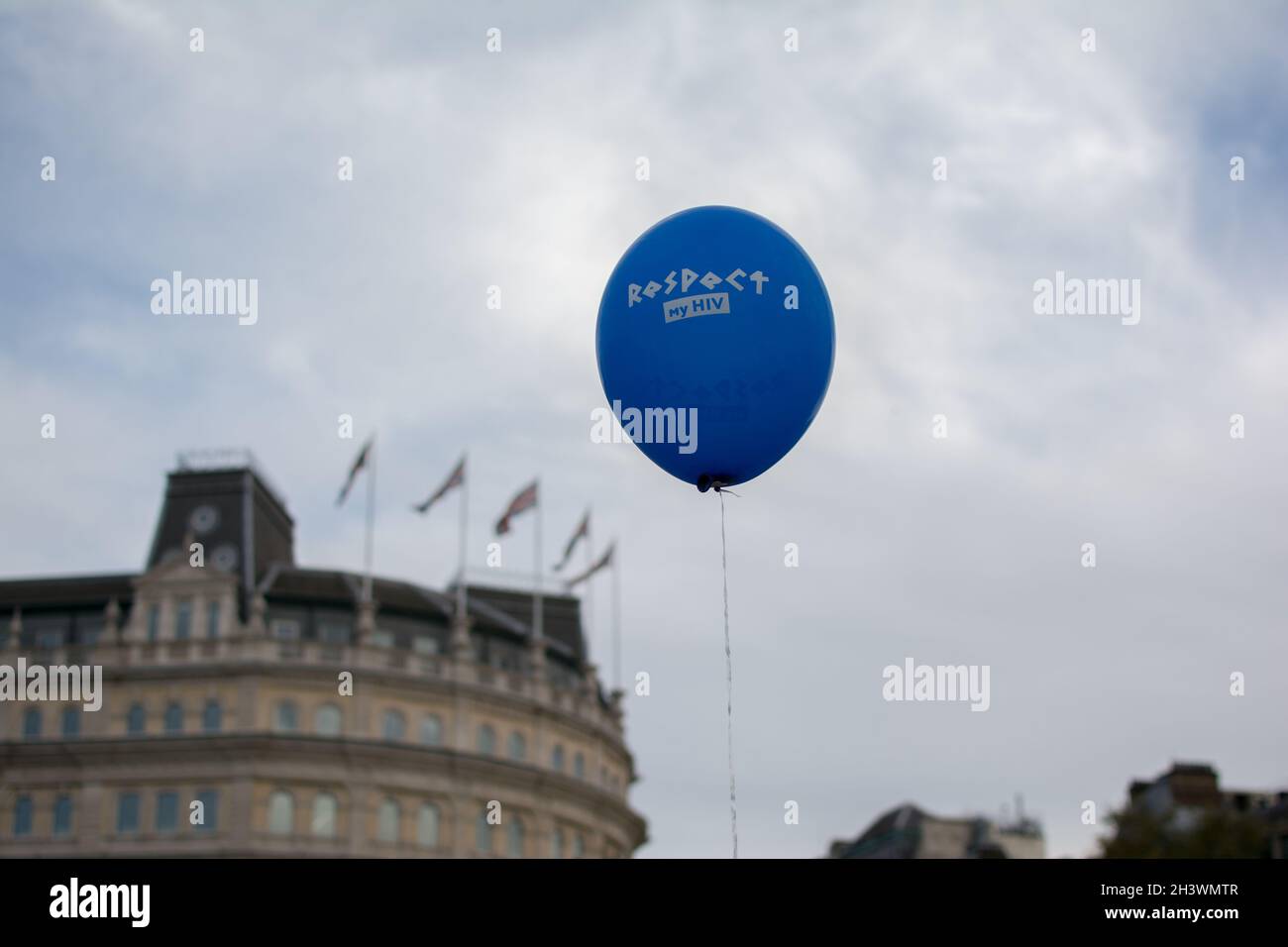 30. Oktober 2021, Parliament Square, London, Großbritannien. HIV-Aktivisten marschieren in London, um die Achtung ihrer Menschenrechte zu fordern und die Vielfalt zu feiern. Stockfoto