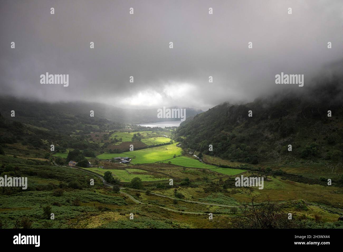 Dramatic Light in Nant Gwynant, Snowdonia National Park, Wales, Großbritannien Stockfoto