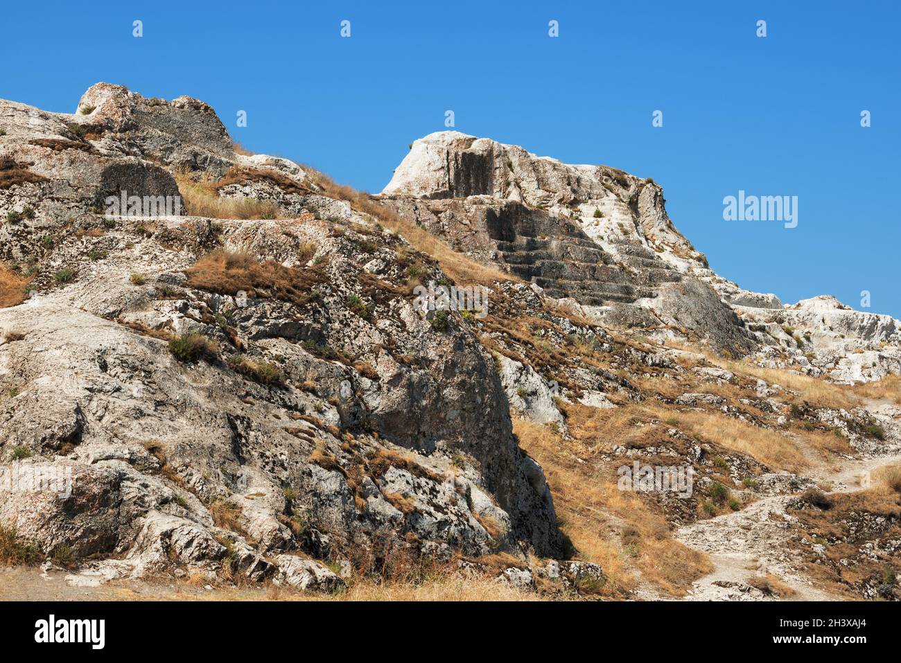 Details der alten Festung von Urartia auf einem felsigen Hügel in der Stadt Van, Türkei Stockfoto