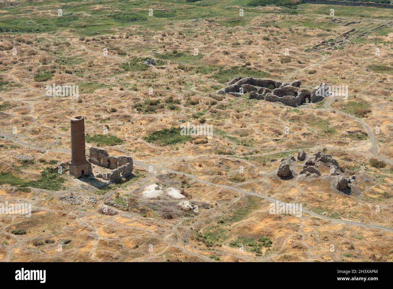 Ruinen der alten Stadt Van von der Festung aus gesehen. Van, Ostanatolien, Türkei. Blick von der Festung Van. Stockfoto