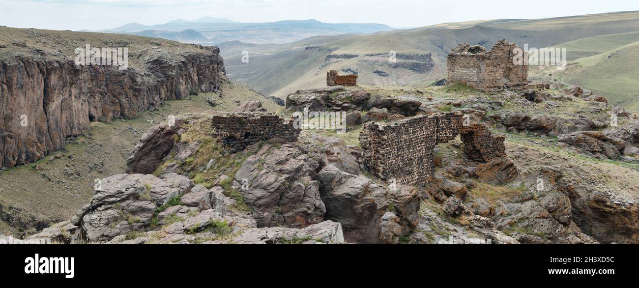 Ruinen des armenischen Klosters in der Nähe des Dorfes Tunckaya in der türkischen Provinz Kars Stockfoto