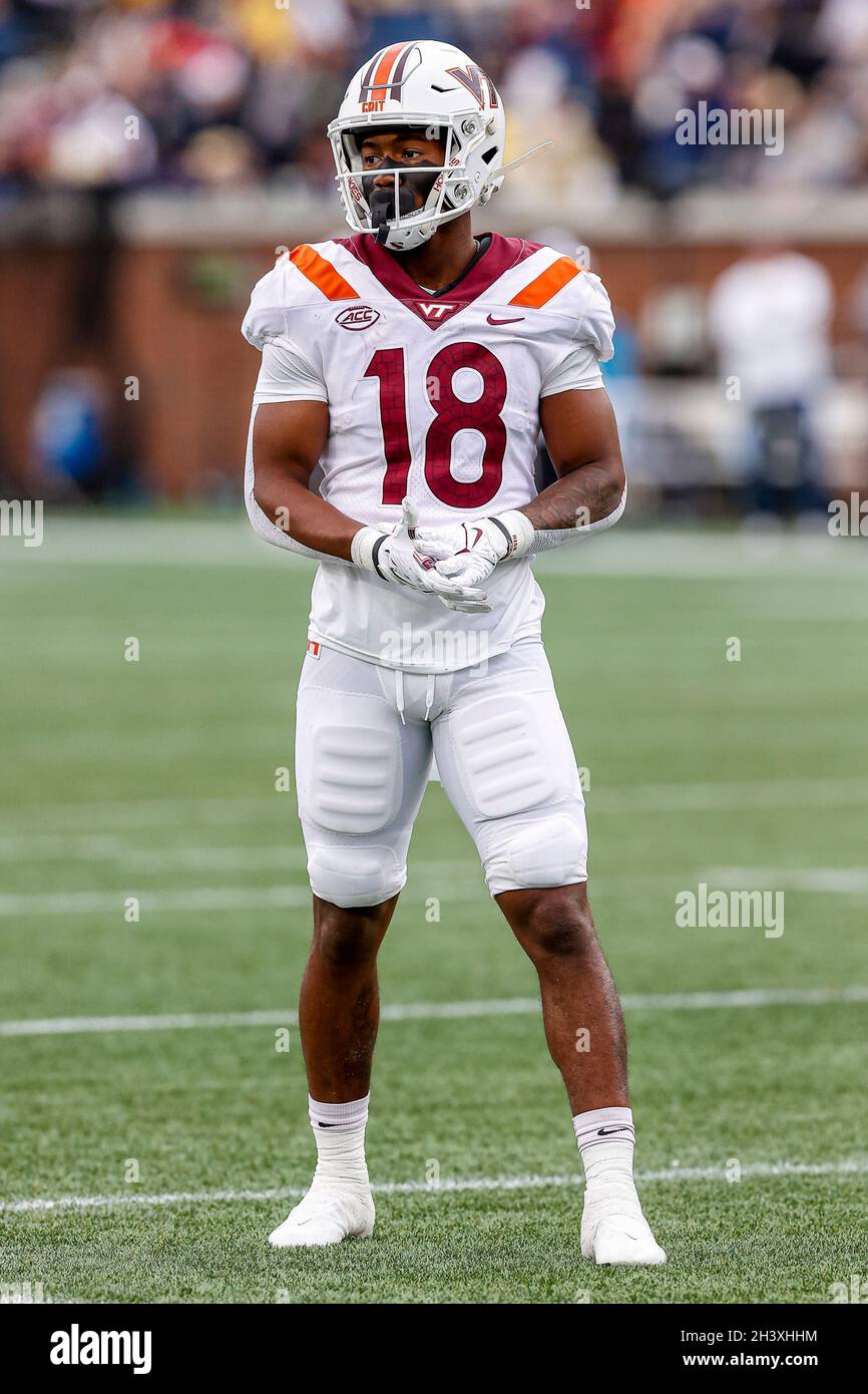 Atlanta, Georgia. Oktober 2021. Virginia Techs Da'Wain Lofton (18) in Aktion während des NCAA-Fußballspiels mit den Georgia Tech Yellow Jackets und den Virginia Tech Hokies, das im Bobby Dodd Stadium auf dem Campus der Georgia Tech in Atlanta, Georgia, gespielt wurde. Cecil Copeland/CSM/Alamy Live News Stockfoto