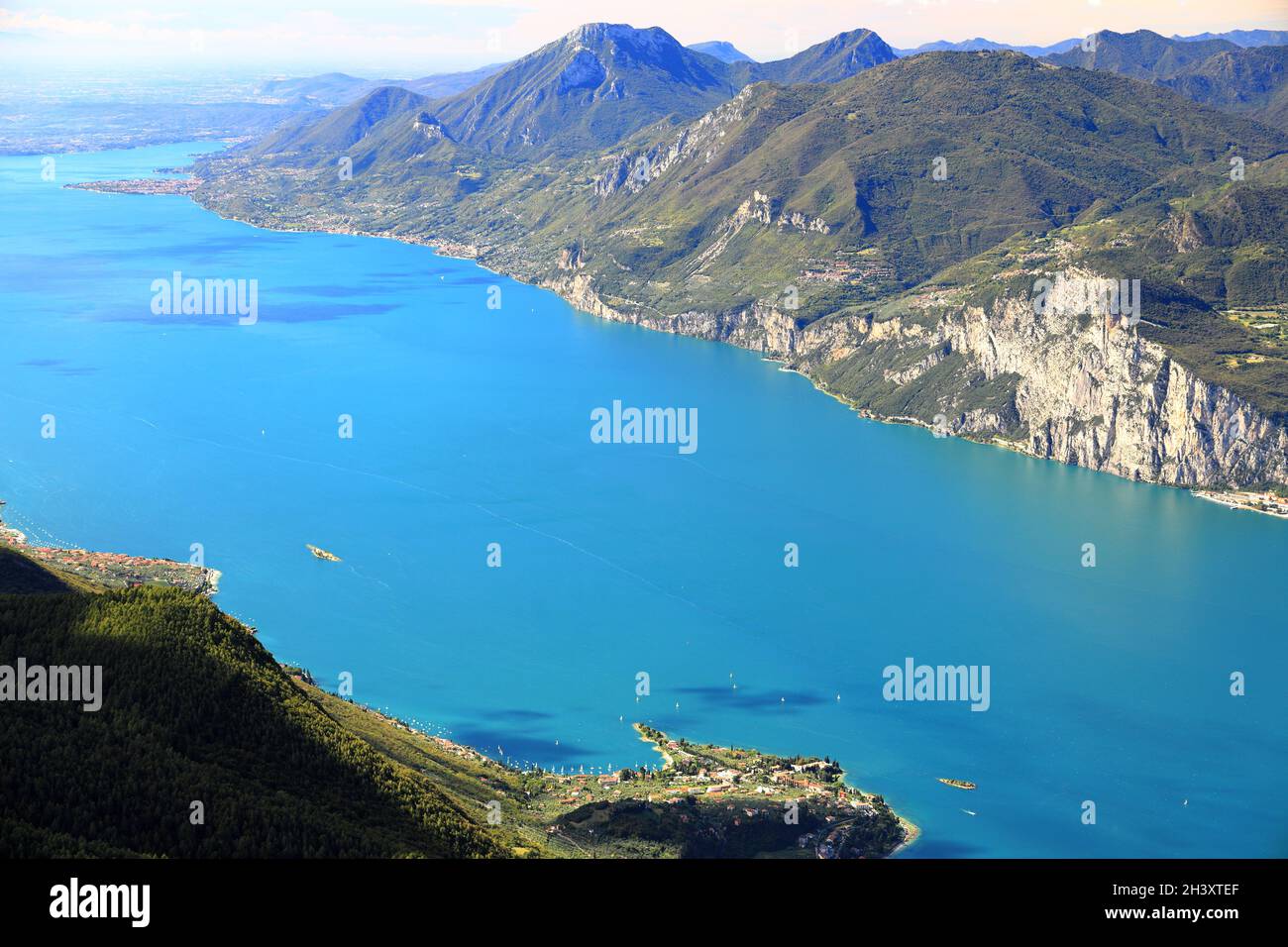 Monte Baldo mit Blick auf den Gardasee in den italienischen Alpen. Europa. Stockfoto