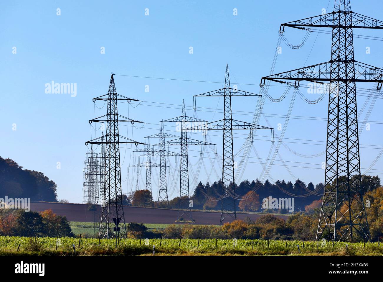 Stromleitungen in Wachtberg bei Bonn Stockfoto