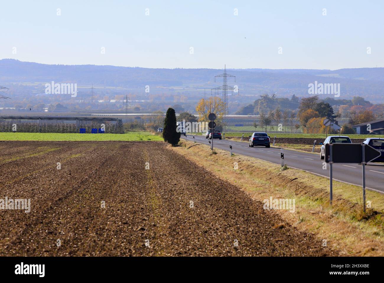Diese Straße zur Voreifel führt von Wachtberg-berkum über Arzdorf nach Meckenheim Stockfoto
