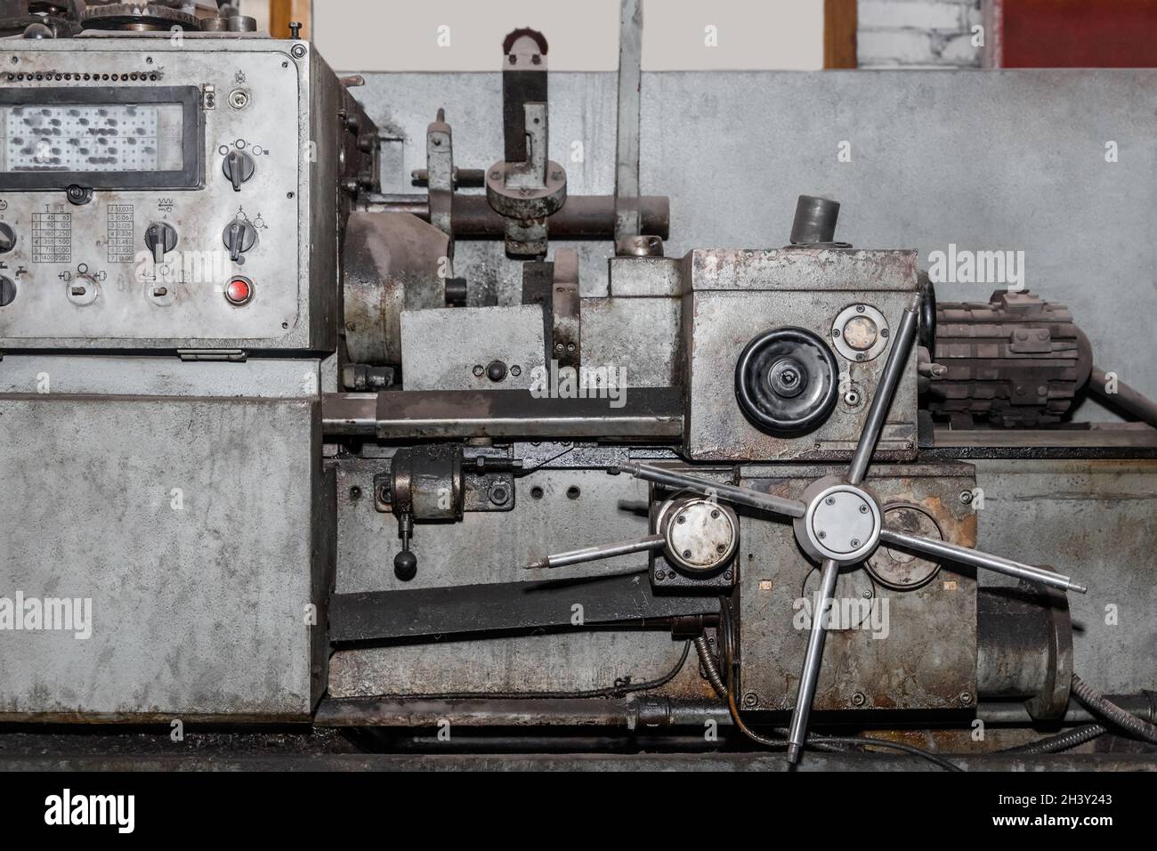 Drehmaschine Revolver alte Maschinenausrüstung für Schlosserarbeiten in einem Industriebetrieb. Stockfoto