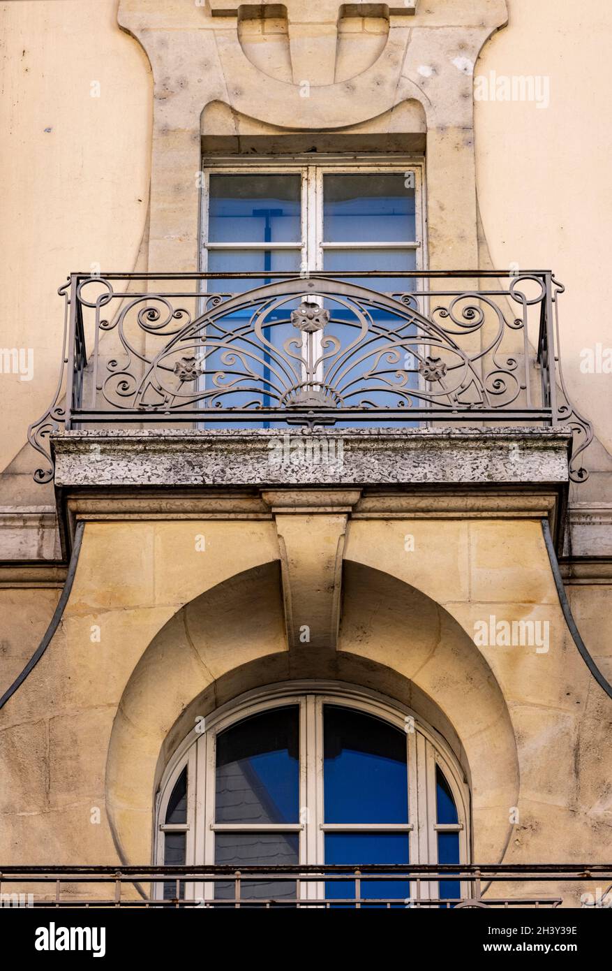 C&A-Geschäft, Detail der Fassade des Jugendstilgebäudes, Rue de la Croix-d'Or, Genf, Schweiz Stockfoto