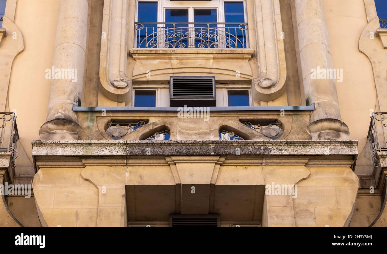 C&A-Geschäft, Detail der Fassade des Jugendstilgebäudes, Rue de la Croix-d'Or, Genf, Schweiz Stockfoto