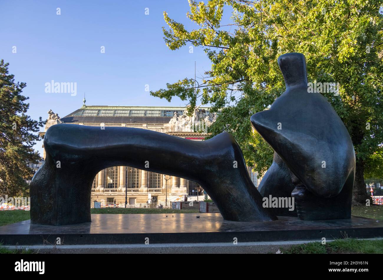 Henry Moore, Reclining Figure, Gussbronze, 1970, Musée d'Art et d'histoire (Museum für Kunst und Geschichte), Genf, Schweiz Stockfoto