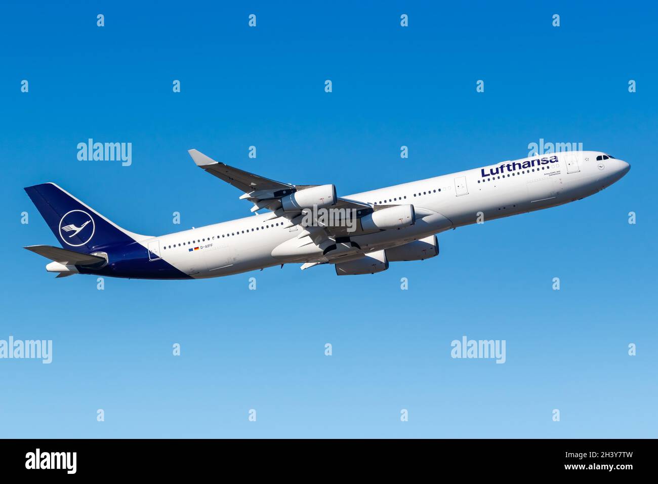 Lufthansa Airbus A340-300 Flugzeuge Frankfurt Airport in Deutschland Stockfoto