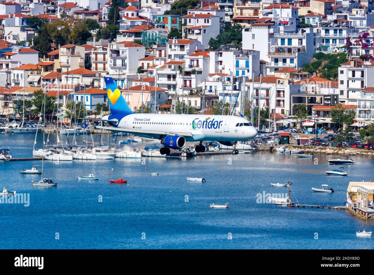 Condor Airbus A320 Flugzeuge Skiathos Airport in Griechenland Stockfoto