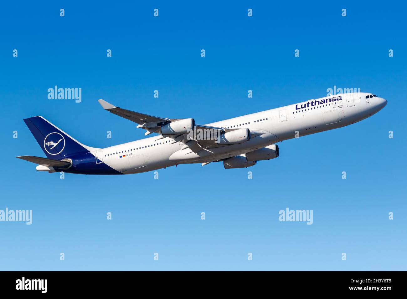 Lufthansa Airbus A340 300 Stockfotos und -bilder Kaufen - Alamy