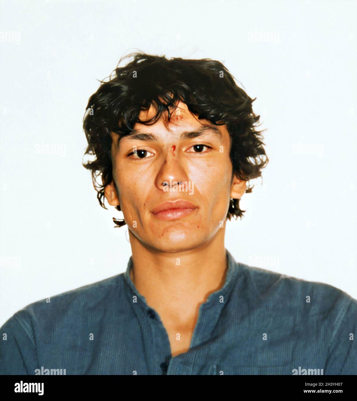 1984 , 12 dezember , LOS ANGELES , USA : der satanistische Serienmörder RICHARD RAMIREZ ( 1960 - 2013 ) wegen Autodiebstahls verhaftet , geboren Ricardo Leyva Munoz Ramírez , als wurde in einem Mugshot von Los Angeles Police Department am Tag verhaftet 8 august 1982 . Ramirez „The Night Stalkerwas“, ebenfalls ein Serienvergewaltiger, Entführer, Kindermörder und Einbrecher, war ein amerikanischer Spree-Mörder, der vom 17. märz bis zum 31. august 1985 mindestens 13 Menschen ermordet hat. Unbekannter Fotograf .- MUG SHOT - MUG-SHOT - SERIENKILLER - Portrait - ritratto - Serienkiller - assassassino seriale - CRONACA NERA - criminale - crimi Stockfoto