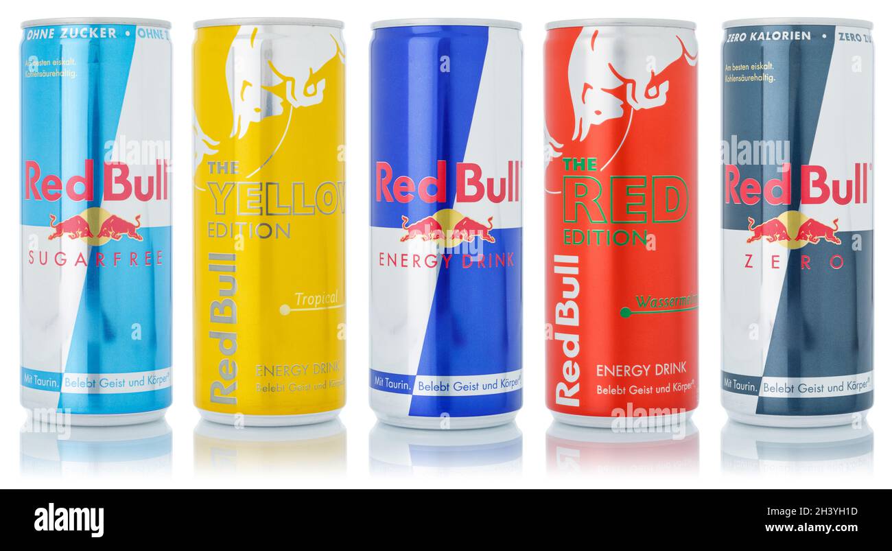 Red Bull Energy Drinks Produkte Limonade alkoholfreie Getränke in einer Reihe können isoliert ausgesondert werden Stockfoto