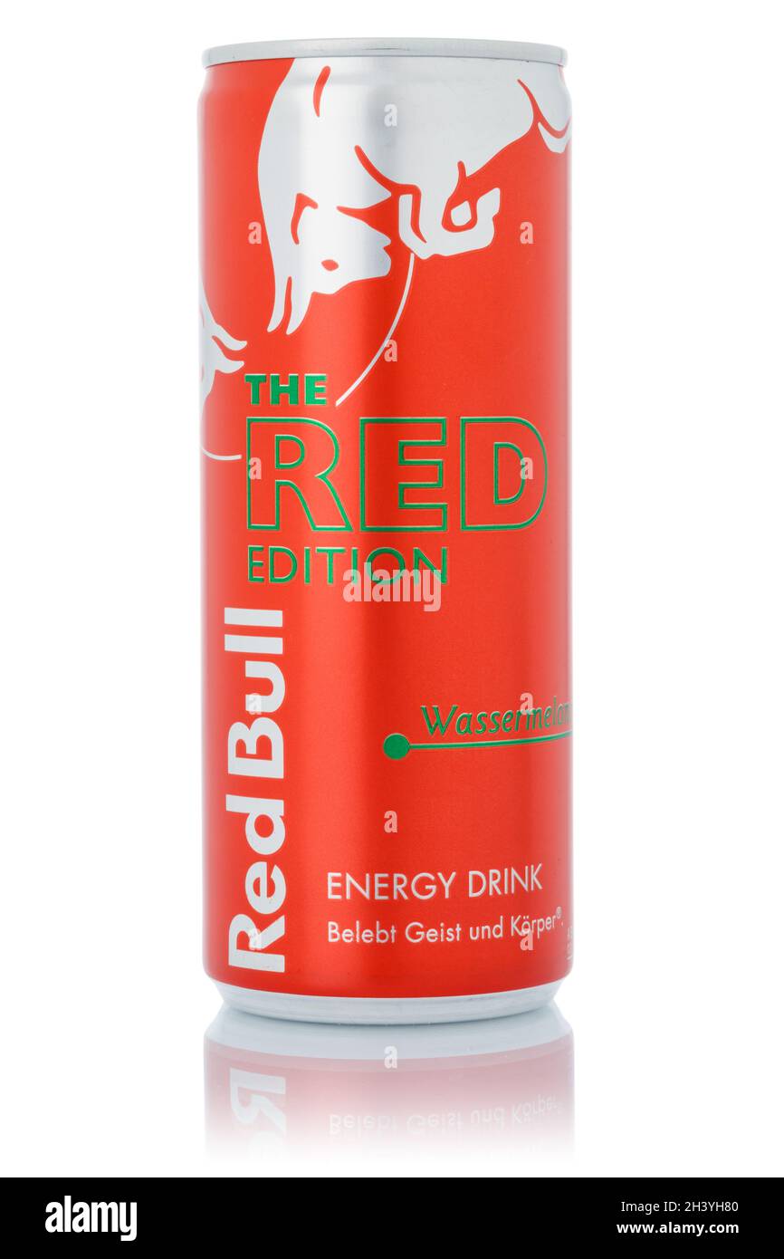 Red Bull Energy Drink das Red Edition Wassermelone Limonade Softdrink in Dose wurde isoliert vor weißem Hintergrund abgeschnitten Stockfoto