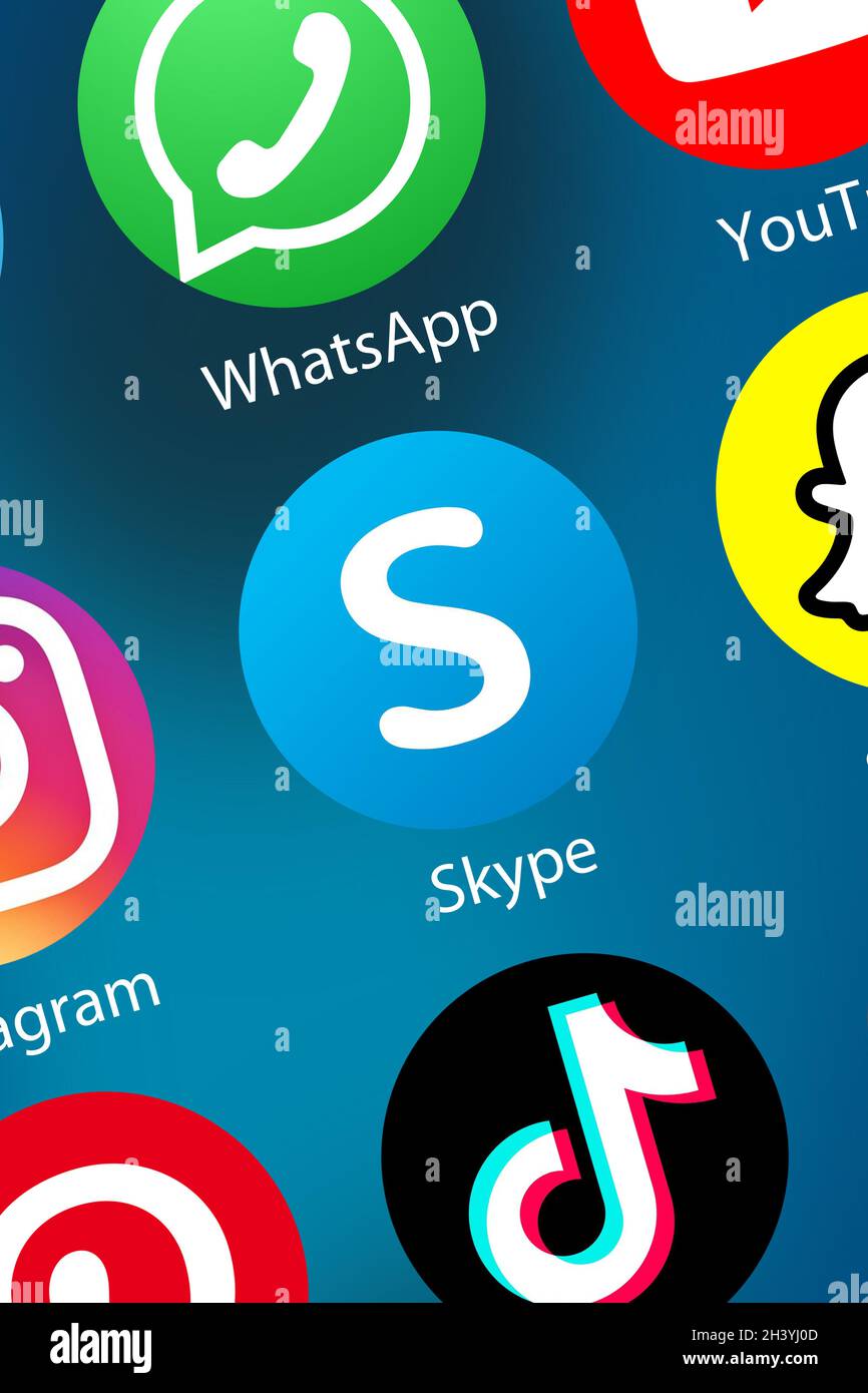 Skype-Logo Videotelefonie-Symbol im Internethintergrundporträt Stockfoto