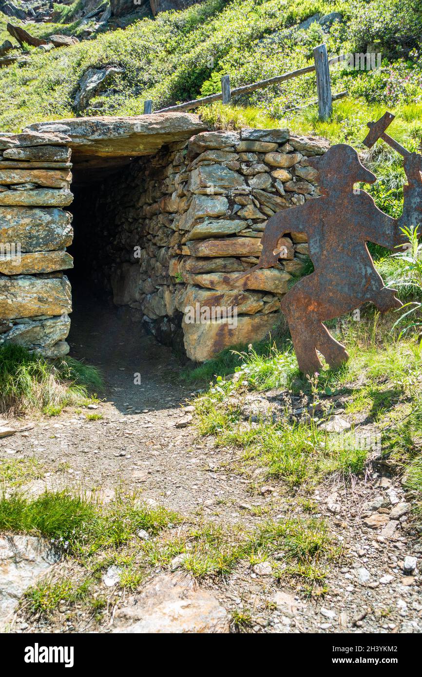 Ein alter Eingang zum Bergwerk, Bergbaumuseum in Prettau, Ahrntal, Südtirol, Italien Stockfoto