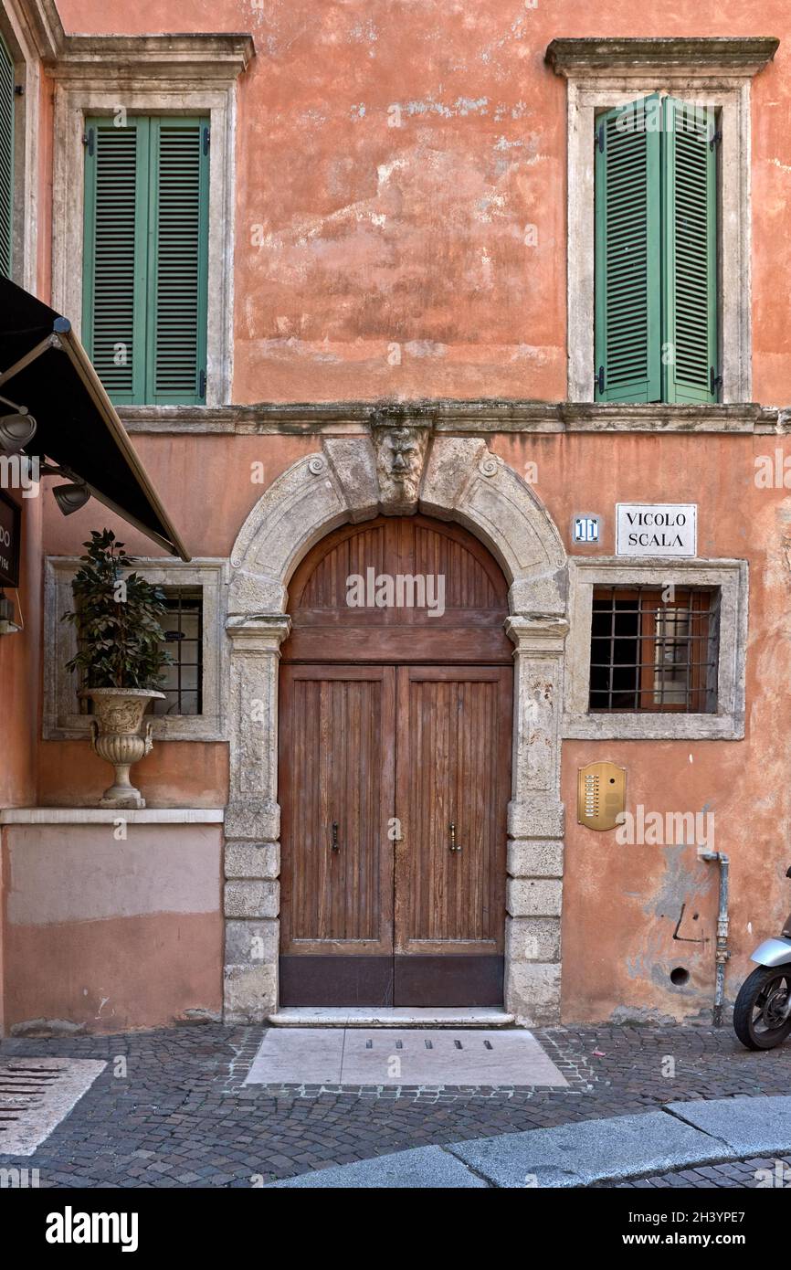 Haus in Vicolo Scala. Verona. Venetien, Italien. Stockfoto